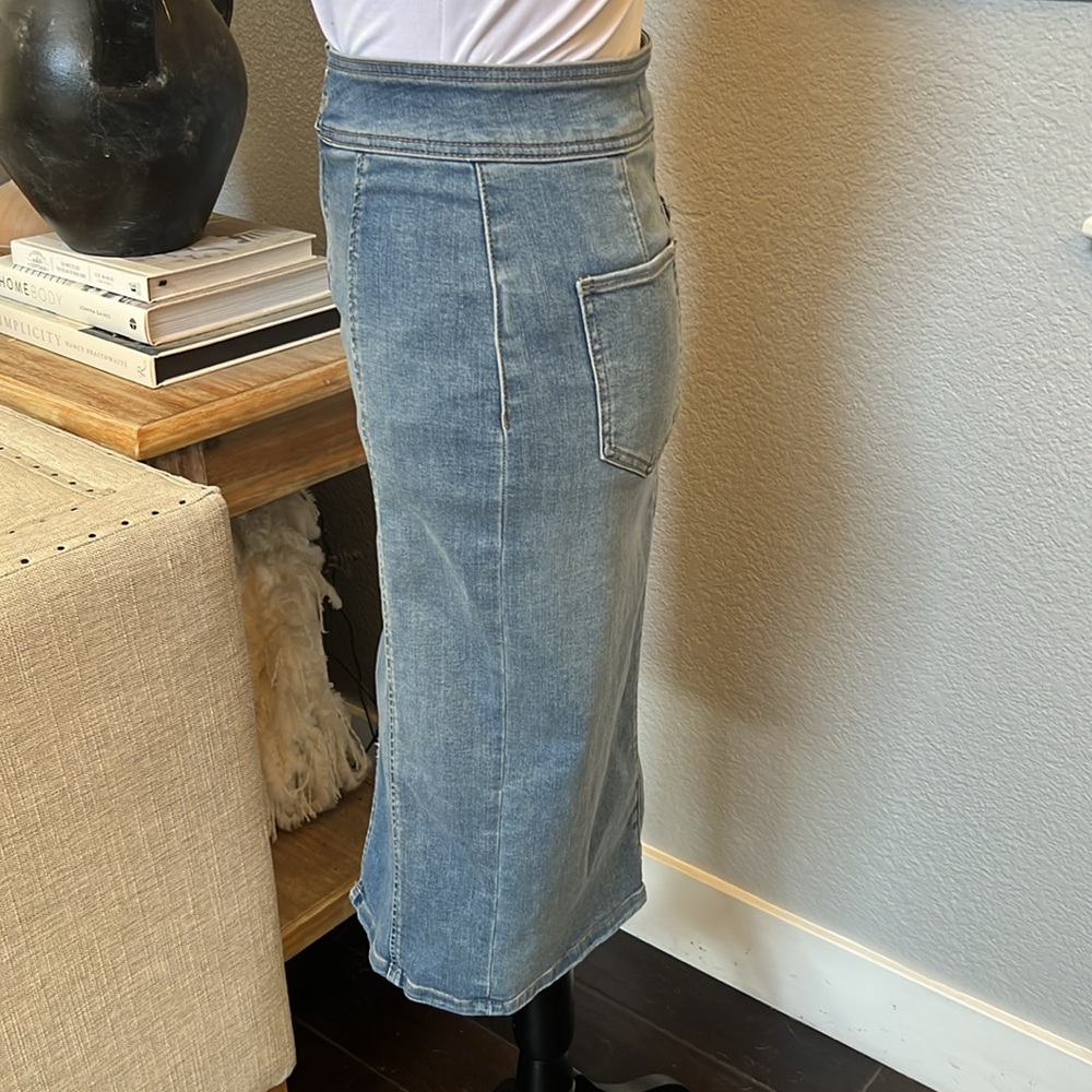 We The Free Maddie Denim Midi Jean Skirt Size 26 - Picture 5 of 9